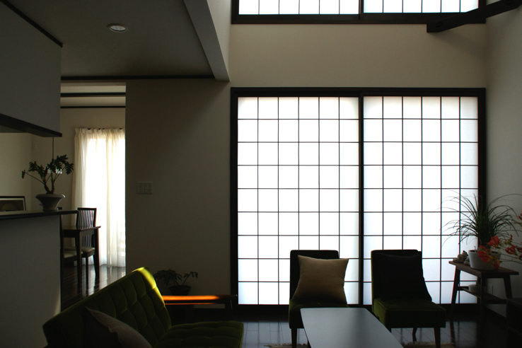 新築実例「日本的な美意識と合理性が暮らしに宿る、クリエーターの家。」